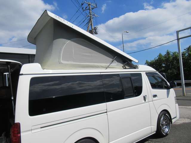 2010 Toyota Hiace – thumbnail 3