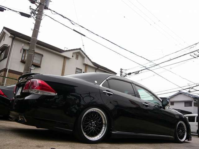 2010 Toyota Crown Athlete – thumbnail 3
