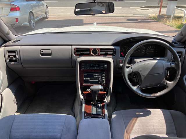 1994 Nissan Cima – thumbnail 4
