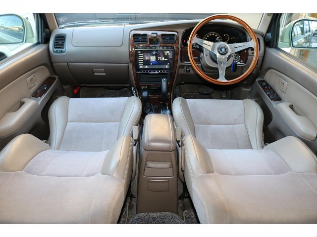 2002 Toyota Hilux Surf – thumbnail 3