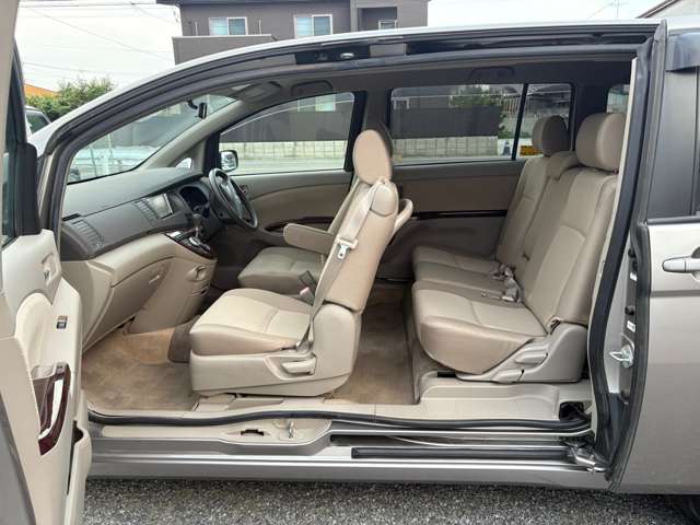 2006 Toyota Isis – thumbnail 4