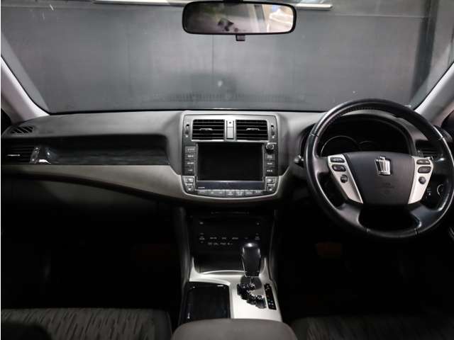 2010 Toyota Crown Athlete – thumbnail 3