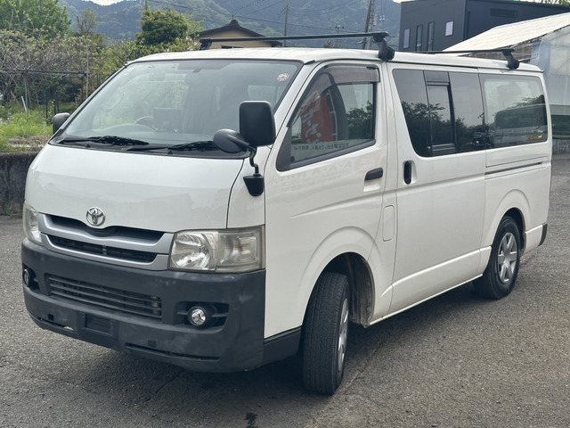 2010 Toyota Hiace – thumbnail 3