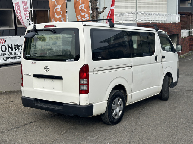 2010 Toyota Hiace – thumbnail 4