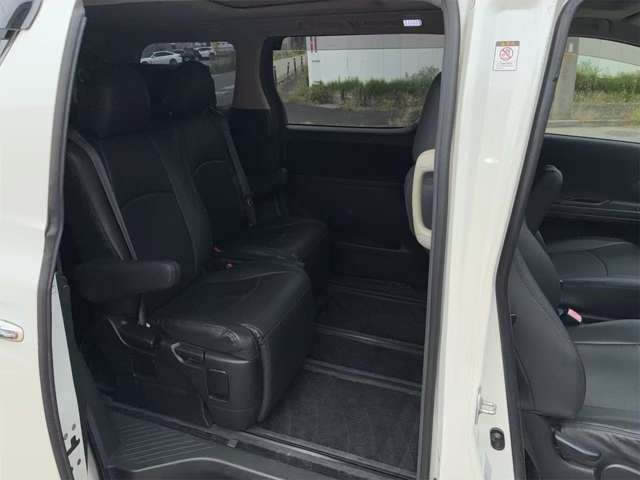2009 Toyota Vellfire – thumbnail 4