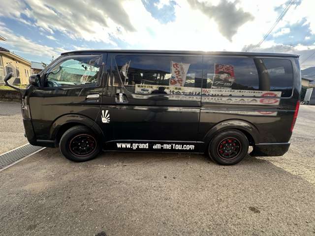 2008 Toyota Hiace – thumbnail 4