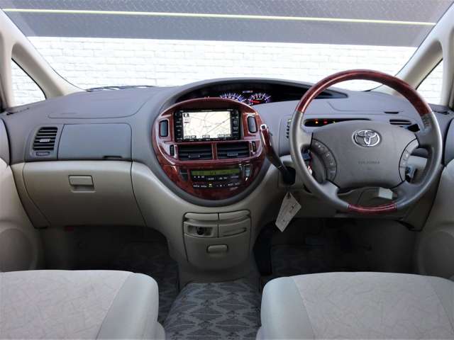 2004 Toyota Estima – thumbnail 2