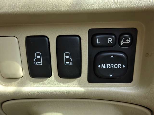 2004 Toyota Estima – thumbnail 3