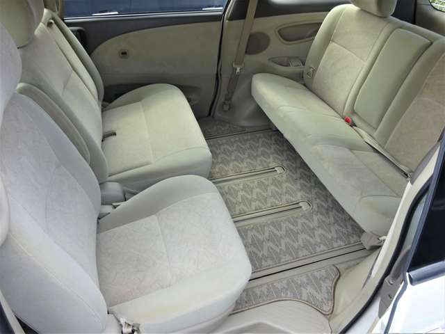 2004 Toyota Estima – thumbnail 4