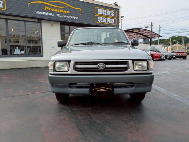 2004 Toyota Hilux – thumbnail 2