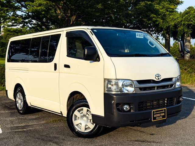2010 Toyota Hiace – thumbnail 3
