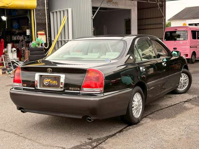 2001 Toyota Crown Majesta – thumbnail 4