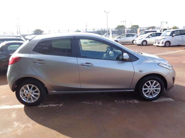 2011 Mazda Demio – thumbnail 3