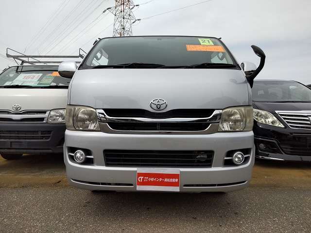 2009 Toyota Hiace – thumbnail 2