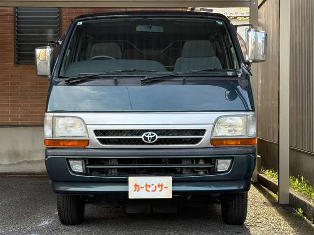 2002 Toyota Hiace – thumbnail 2