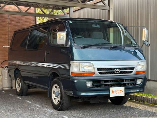 2002 Toyota Hiace – thumbnail 3