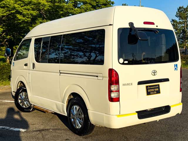 2008 Toyota Hiace – thumbnail 2