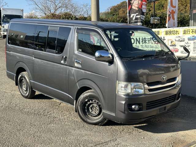 2009 Toyota Hiace – thumbnail 2