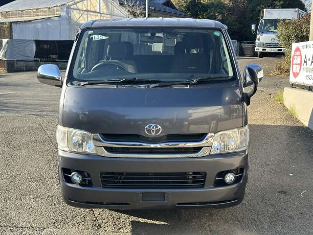 2009 Toyota Hiace – thumbnail 3