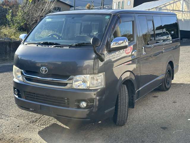2009 Toyota Hiace – thumbnail 4