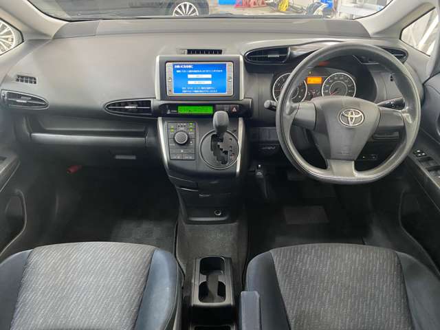 2010 Toyota Wish – thumbnail 3