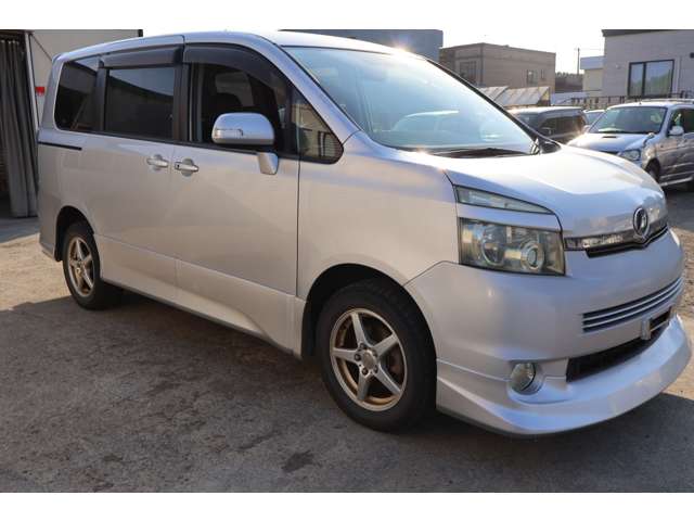 2008 Toyota Voxy – thumbnail 3