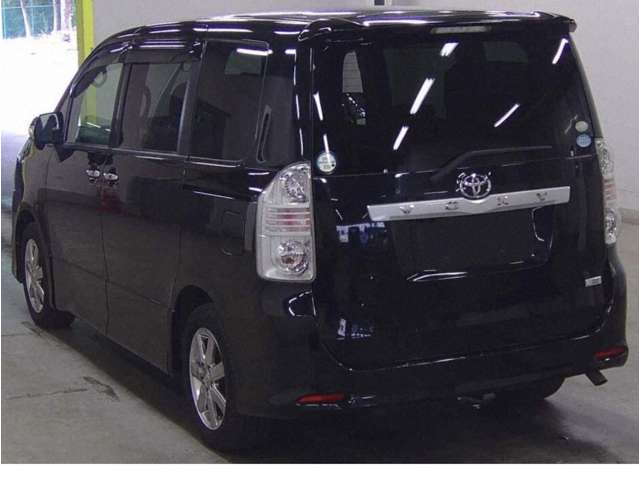 2009 Toyota Voxy – thumbnail 2