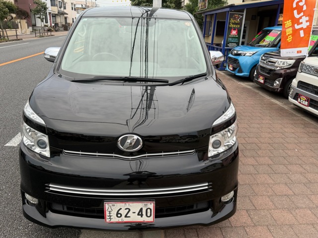 2009 Toyota Voxy – thumbnail 3