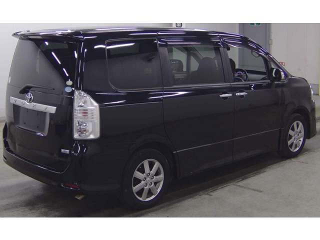 2009 Toyota Voxy – thumbnail 4