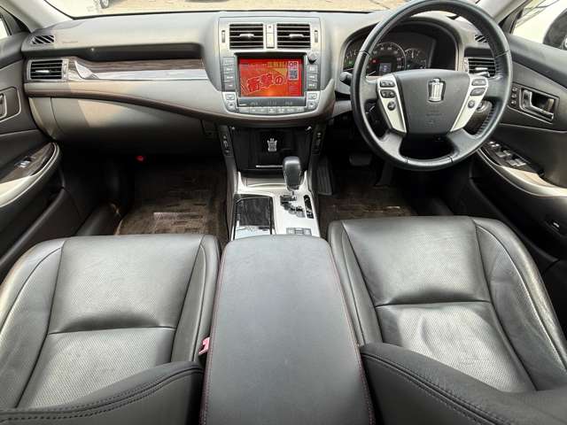 2010 Toyota Crown Athlete – thumbnail 3