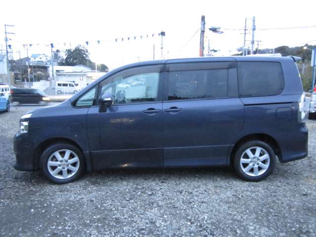 2008 Toyota Voxy – thumbnail 4