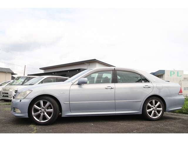 2004 Toyota Crown Athlete – thumbnail 2