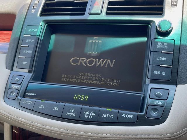 2010 Toyota Crown Royal – thumbnail 3