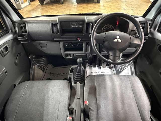 2010 Mitsubishi Minicab Van – thumbnail 2