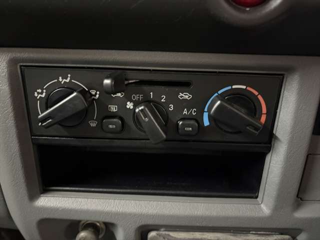 2010 Mitsubishi Minicab Van – thumbnail 4