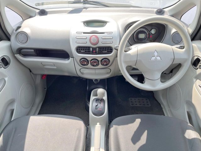 2011 Mitsubishi i – thumbnail 2