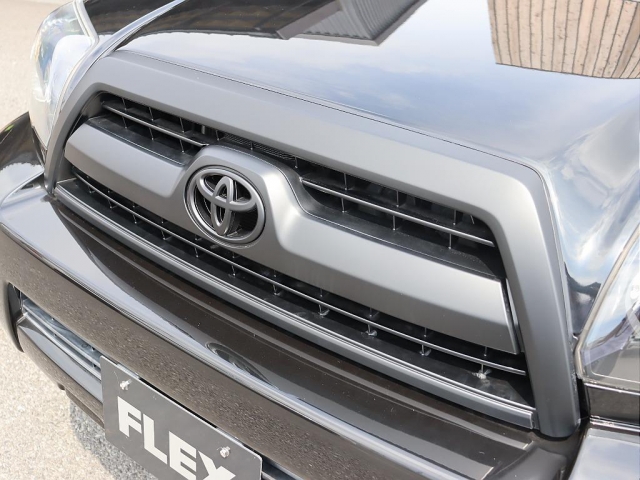 2006 Toyota Hilux Surf – thumbnail 4
