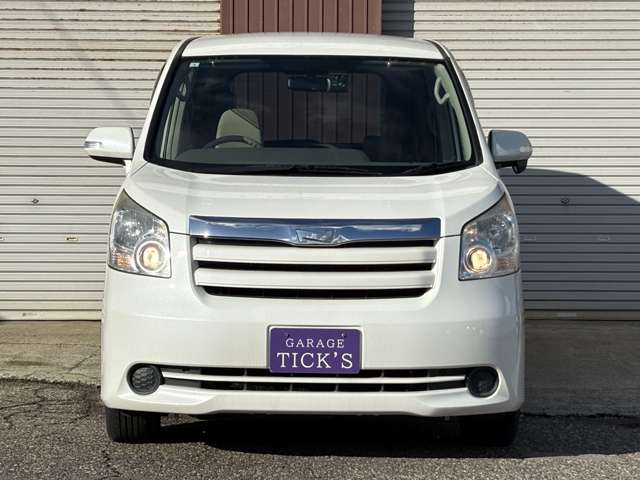 2008 Toyota Noah – thumbnail 2