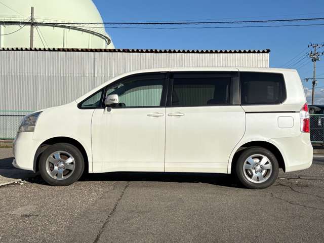 2008 Toyota Noah – thumbnail 4