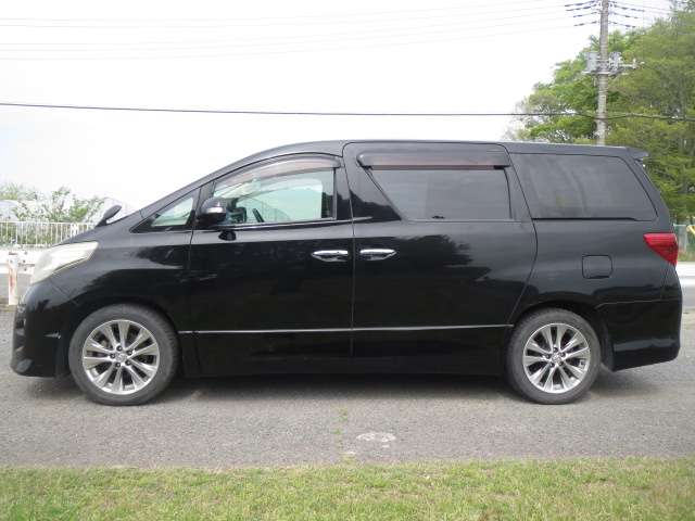 2010 Toyota Alphard – thumbnail 4