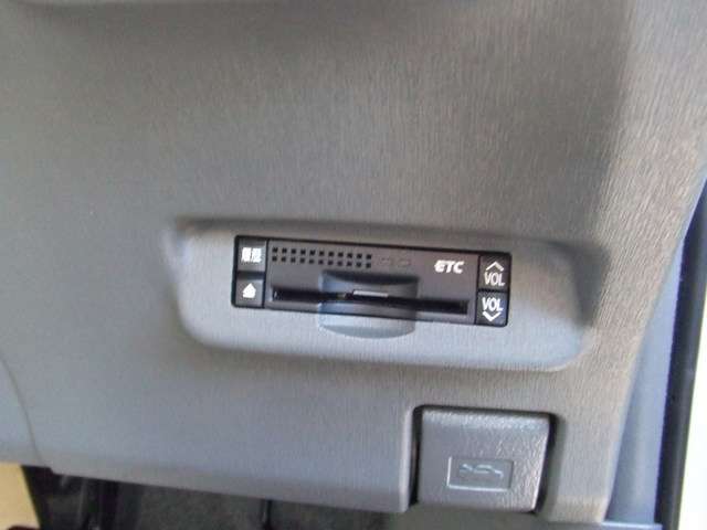 2010 Toyota Prius – thumbnail 2