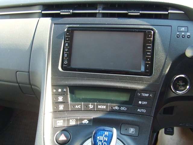 2010 Toyota Prius – thumbnail 3