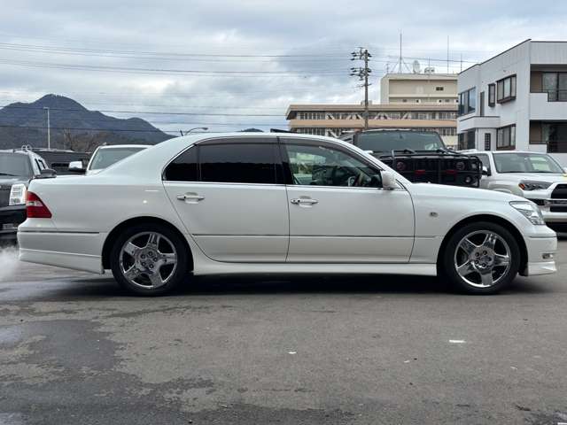 2004 Toyota Celsior – thumbnail 4