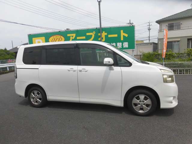 2009 Toyota Voxy – thumbnail 4