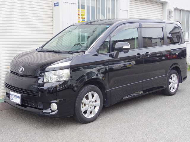 2010 Toyota Voxy – thumbnail 2