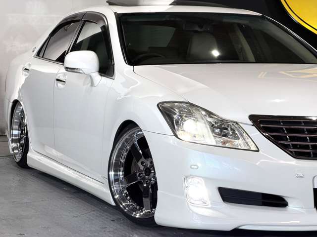 2008 Toyota Crown Royal – thumbnail 3