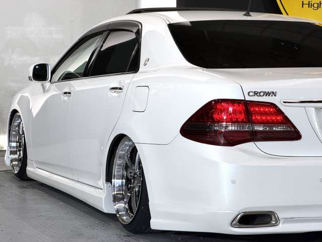 2008 Toyota Crown Royal – thumbnail 4