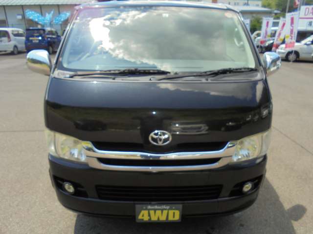 2009 Toyota Regius Ace – thumbnail 3