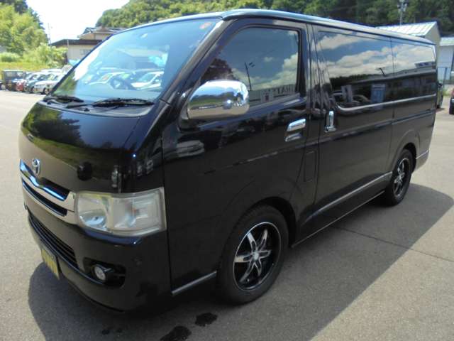 2009 Toyota Regius Ace – thumbnail 4