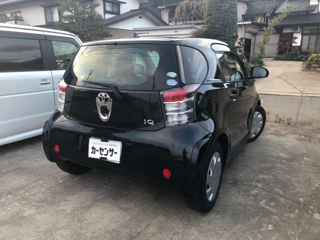 2009 Toyota iQ – thumbnail 4